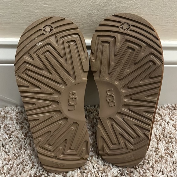 UGG slippers - Picture 3 of 4